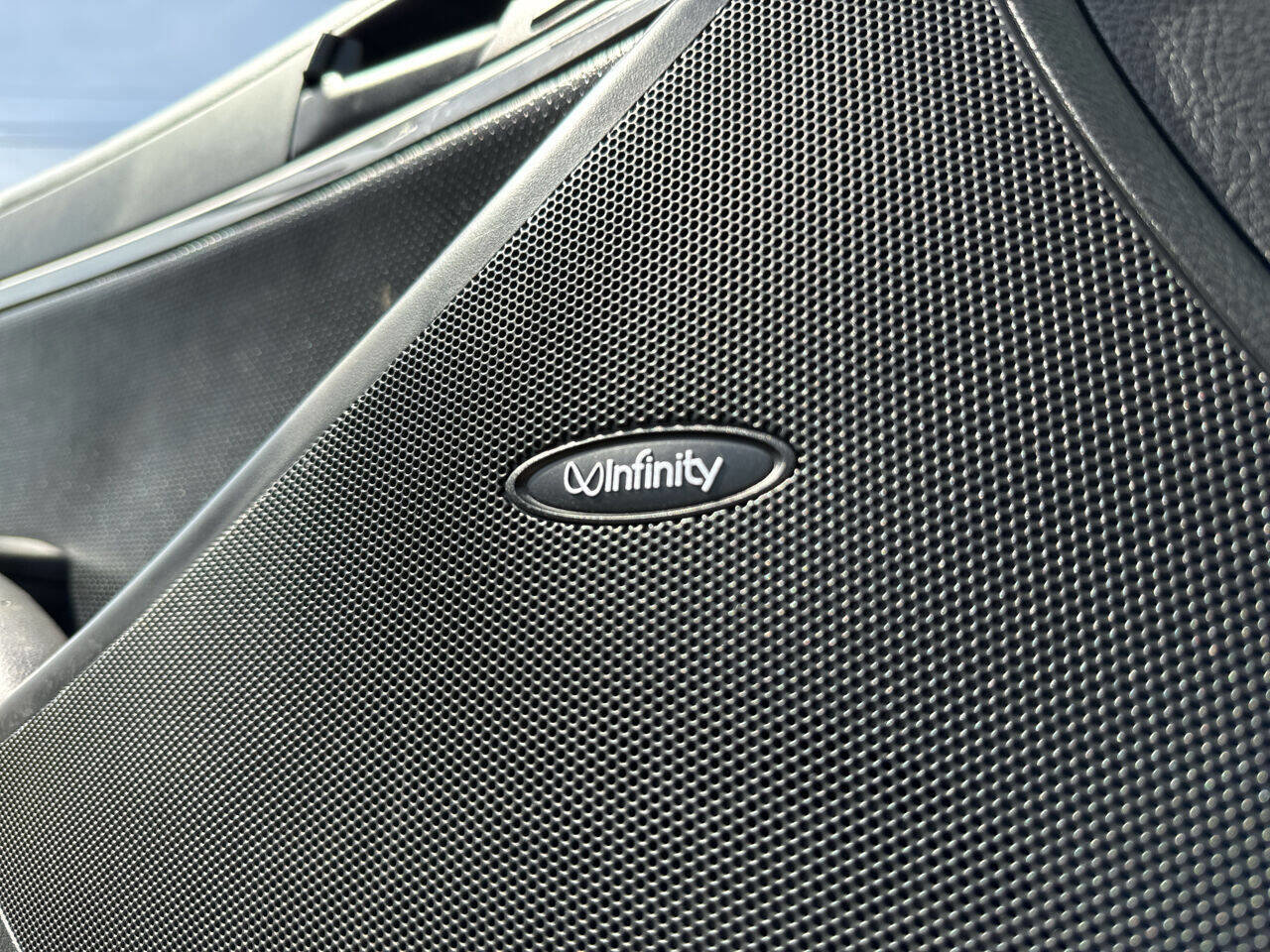 Used 2010 Hyundai Veracruz Limited w/ Navigation Pkg 3 image 15