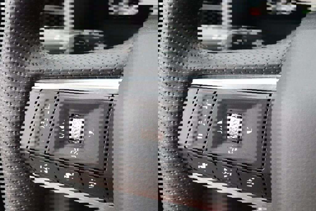 Used 2025 Mitsubishi Outlander SEL image 9