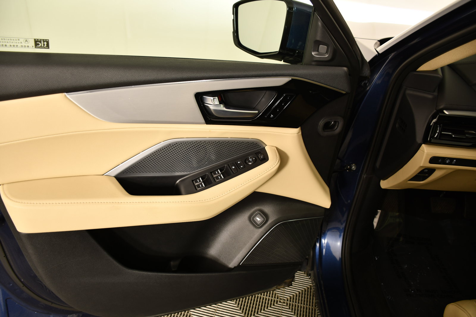 Certified 2025 Acura MDX SH-AWD image 36