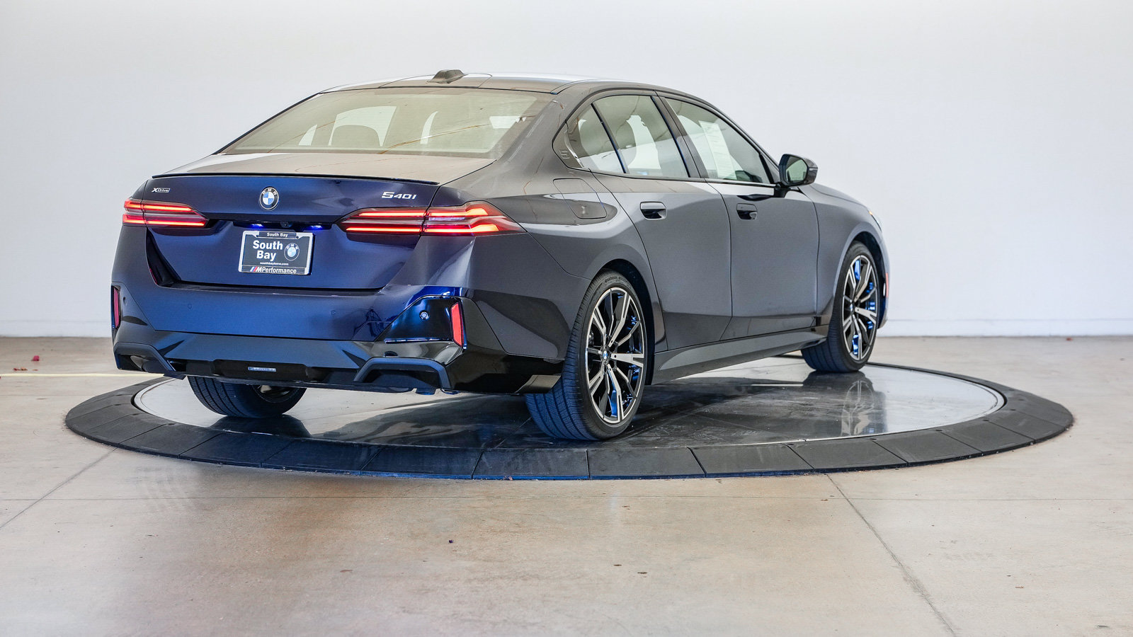 Used 2027 BMW 540i xDrive AWD/4WD image 5
