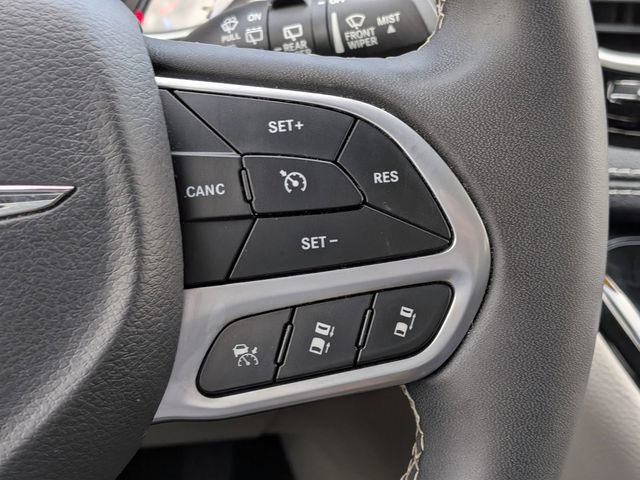 Used 2023 Chrysler Pacifica Touring-L FWD image 27
