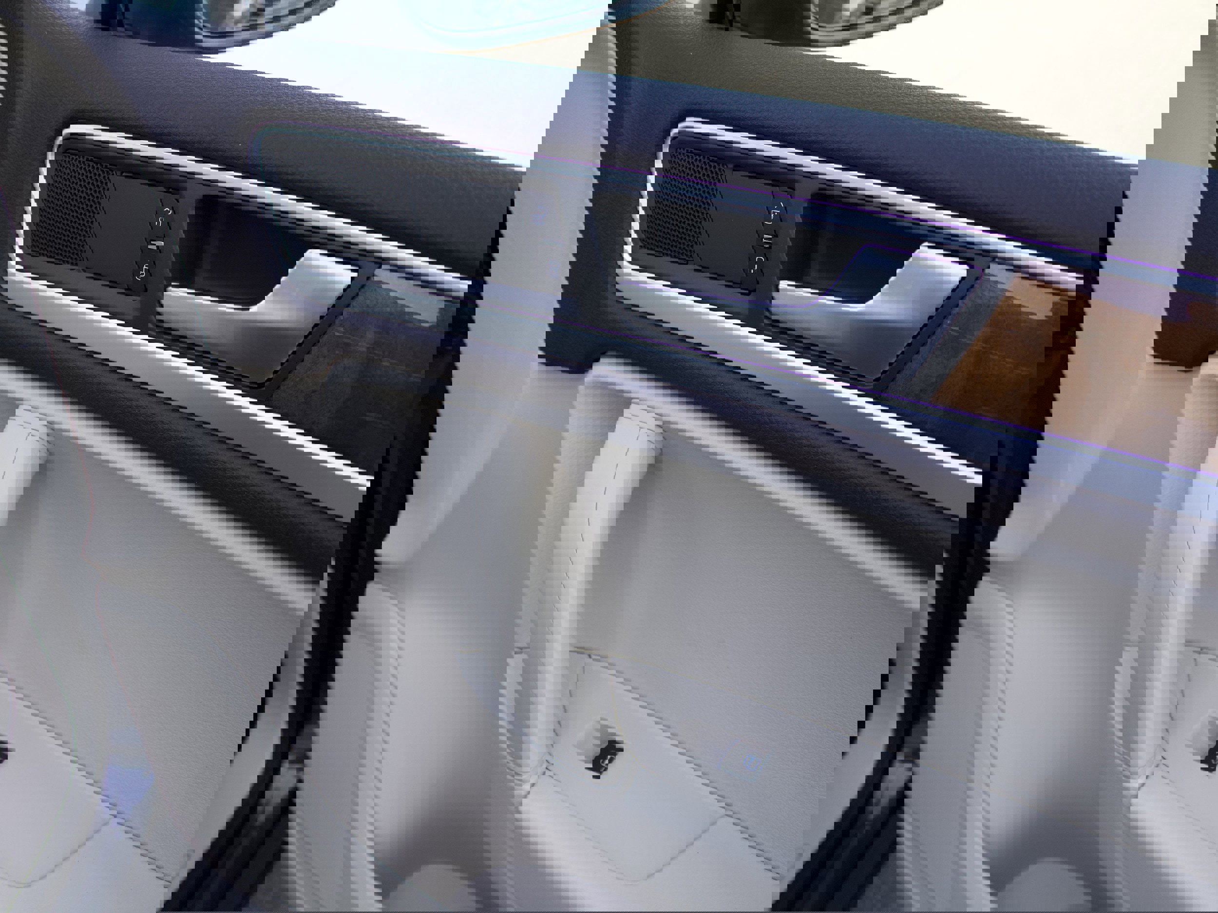 Used 2012 Volkswagen Touareg TDI image 36