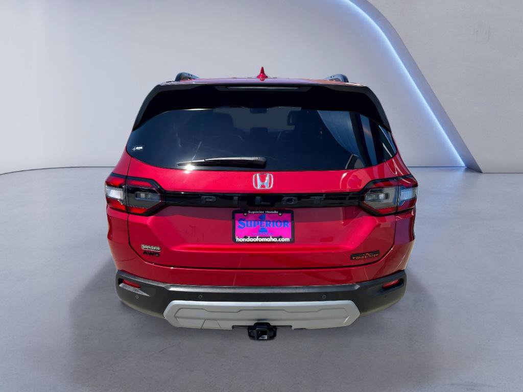 Used 2025 Honda Pilot TrailSport image 3