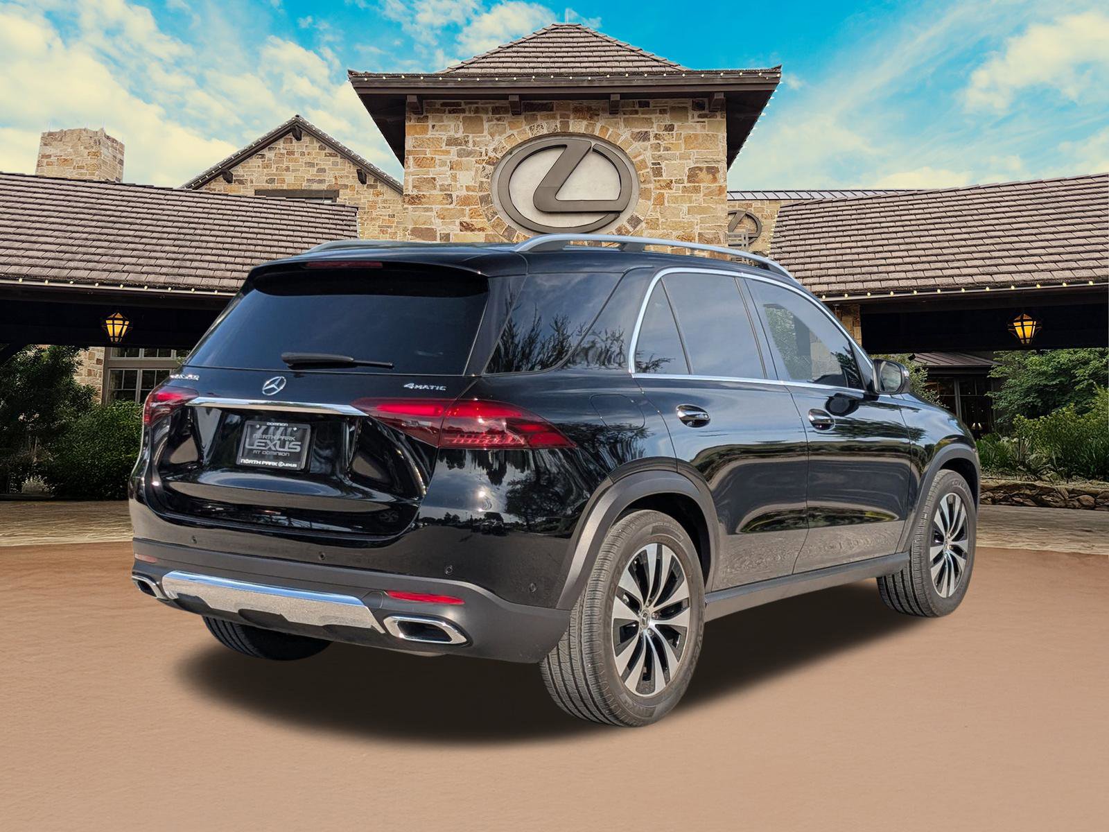 Used 2025 Mercedes-Benz GLE 350 4MATIC image 2