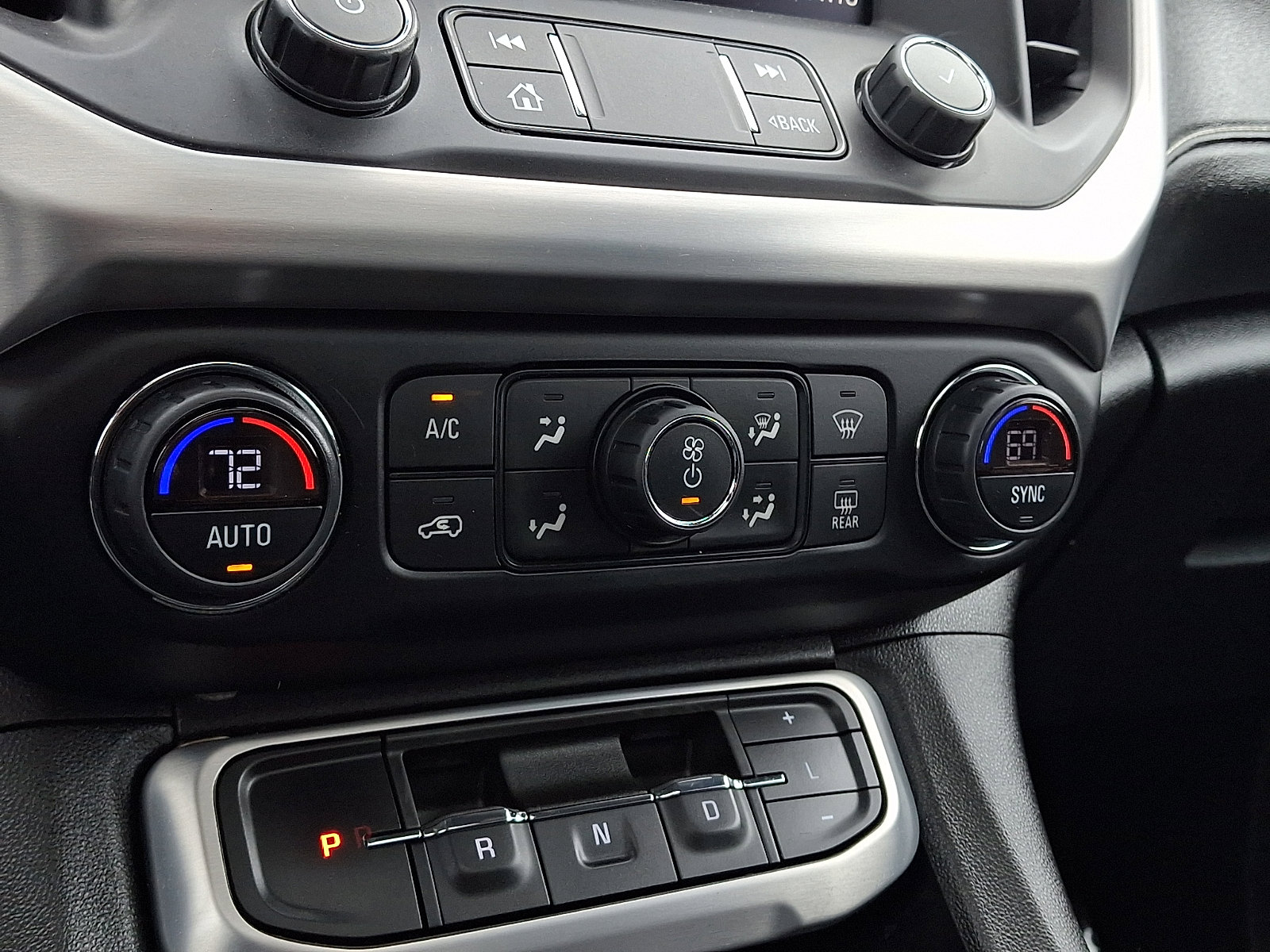 Used 2022 GMC Acadia SLT w/ Elevation Edition image 19