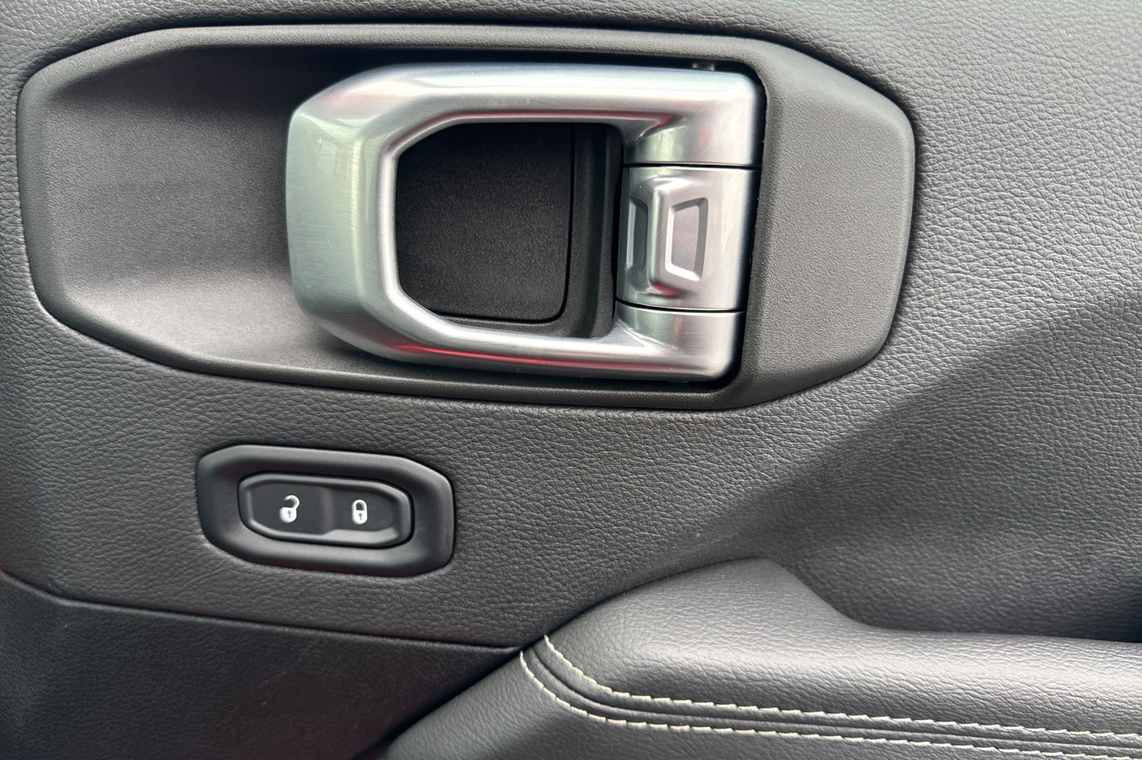 Used 2022 Jeep Wrangler Unlimited Sahara image 19