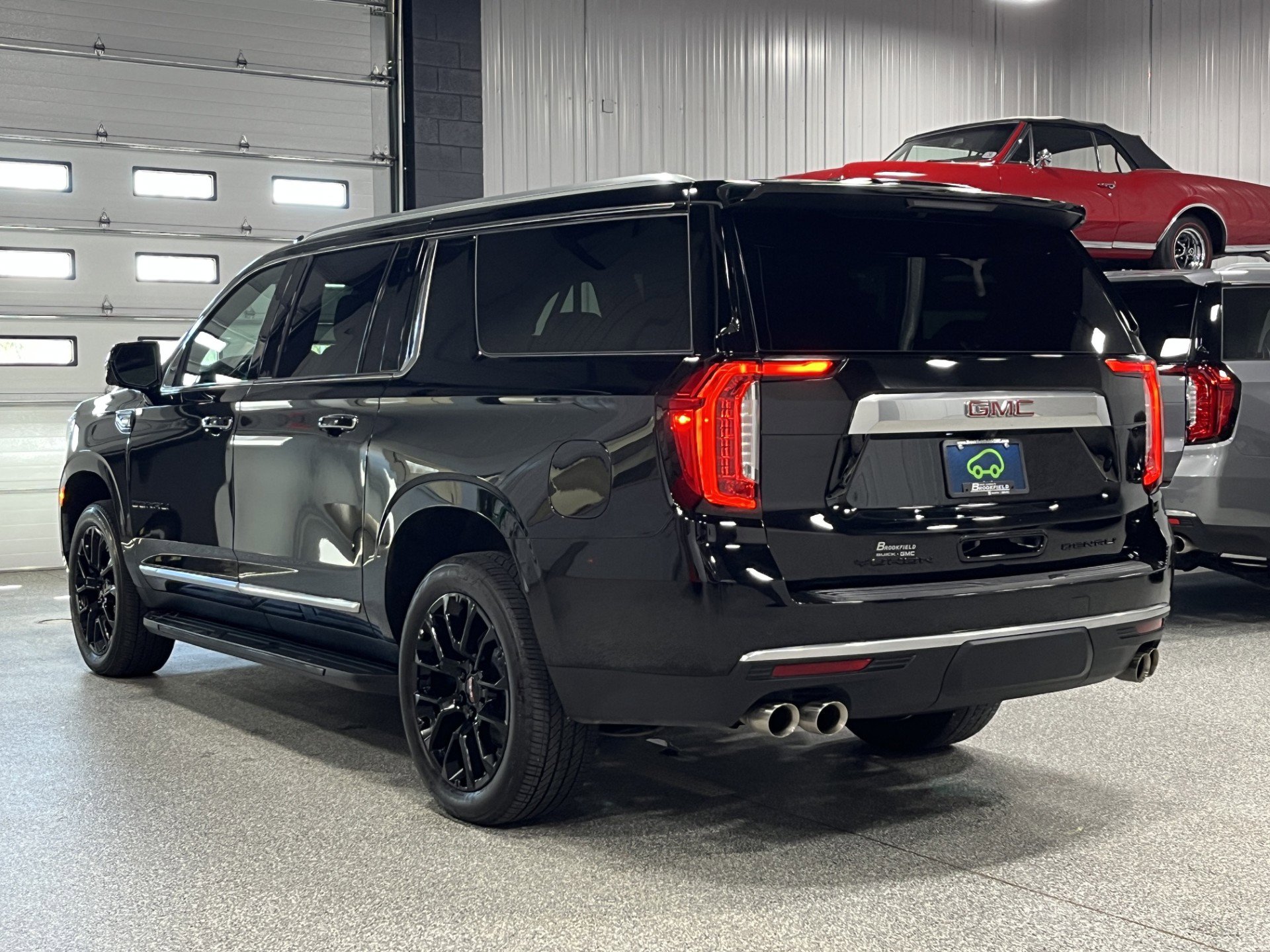 Certified 2024 GMC Yukon XL Denali w/ Max Trailering Package AWD/4WD image 3