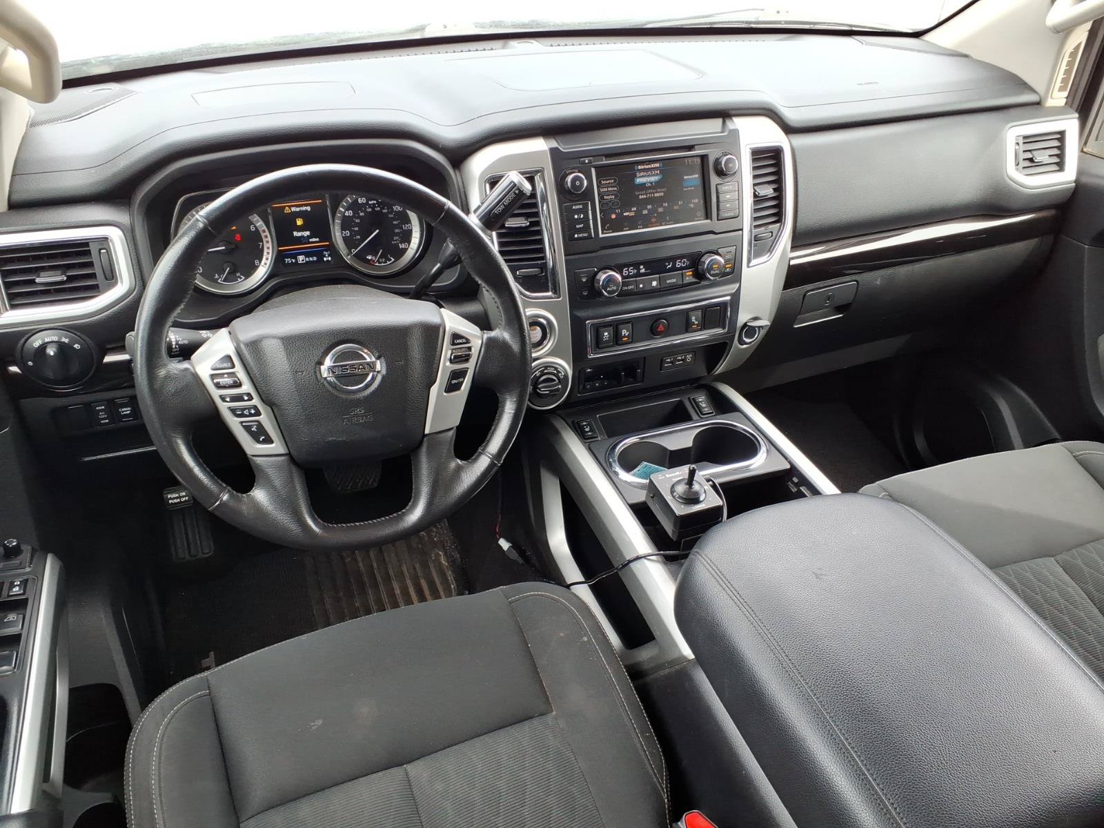 Used 2019 Nissan Titan SV w/ SV Convenience Package AWD/4WD image 7