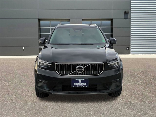 Used 2025 Volvo XC40 B5 Plus image 2