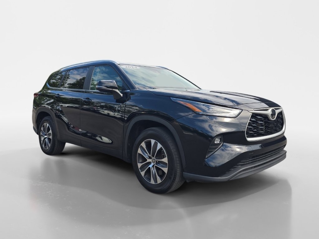Used 2024 Toyota Highlander XLE image 8