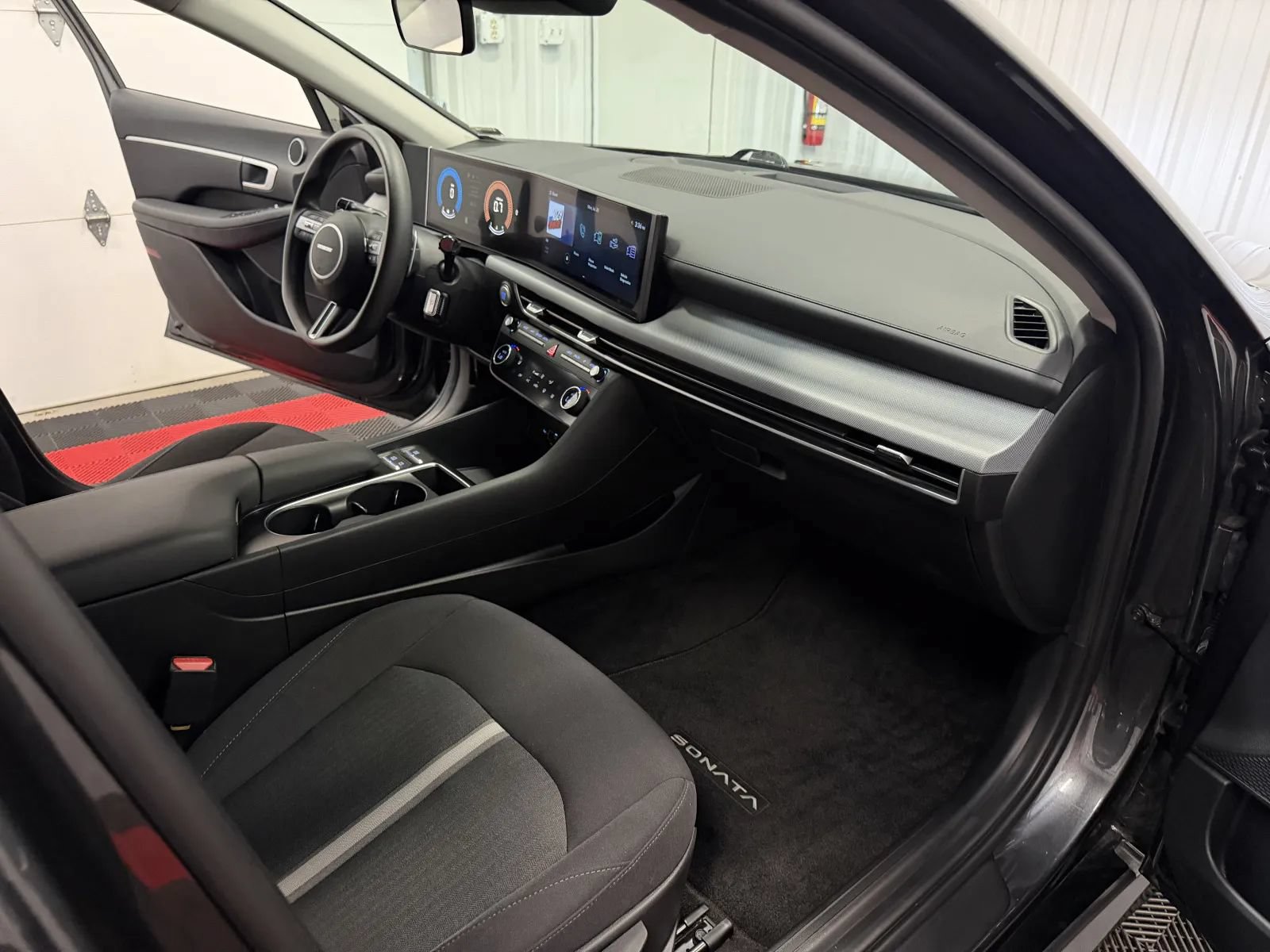Used 2025 Hyundai Sonata SEL FWD image 44
