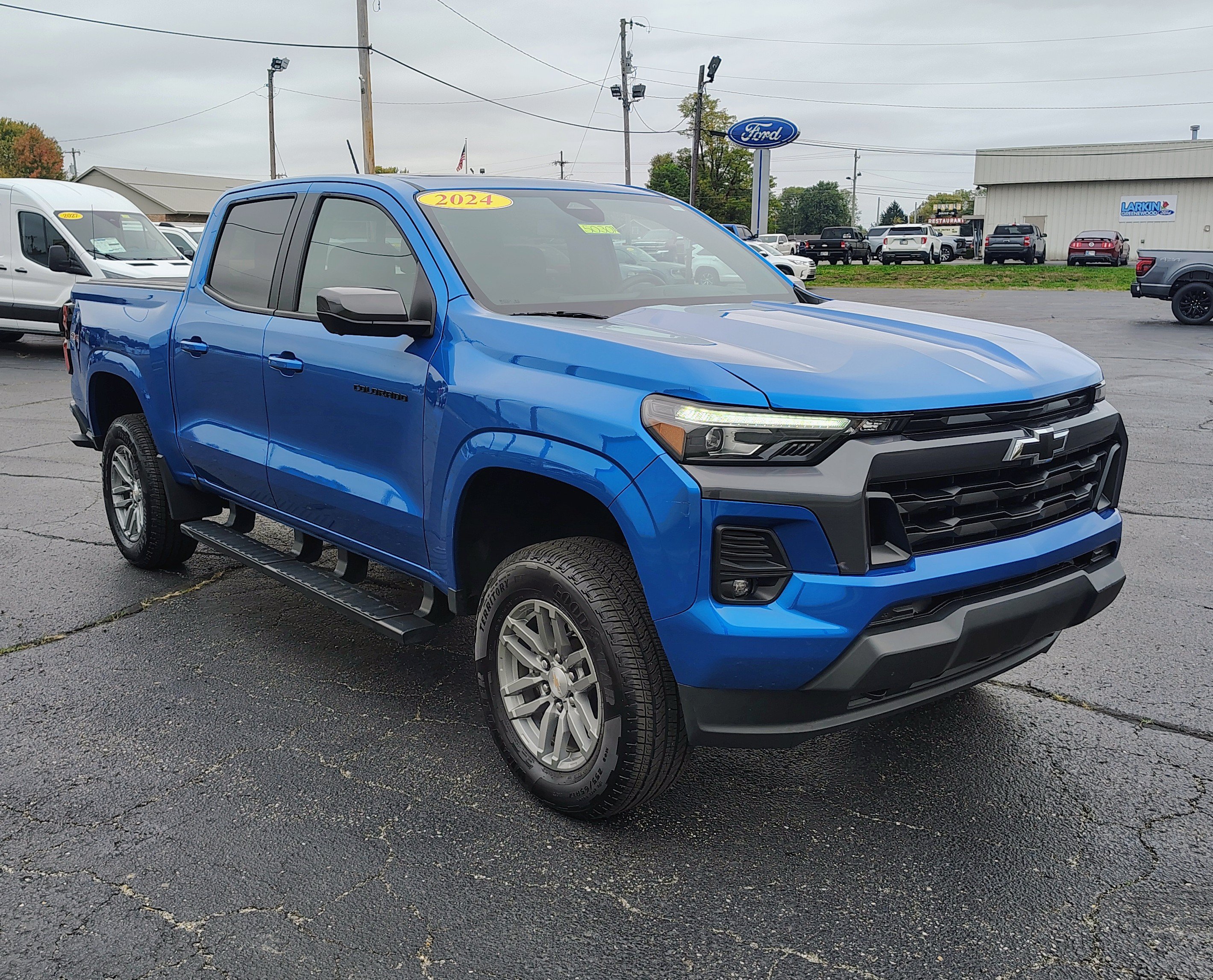Used 2024 Chevrolet Colorado LT w/ LT Convenience Package III AWD/4WD image 3