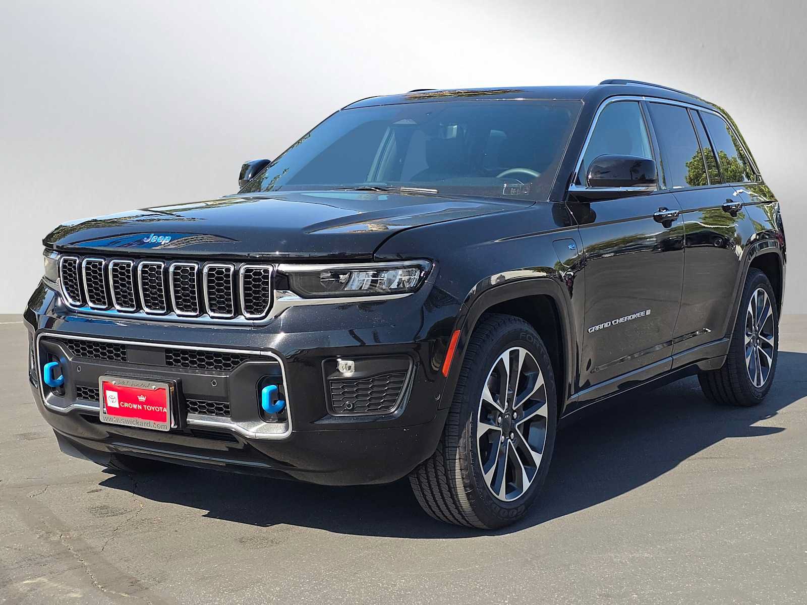 Used 2022 Jeep Grand Cherokee Overland w/ Luxury Tech Group IV AWD/4WD image 7