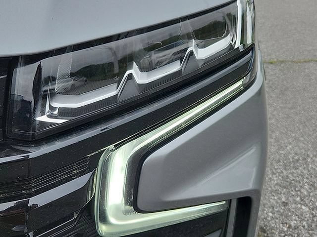 Certified 2023 Chevrolet Suburban Z71 w/ Luxury Package AWD/4WD image 9