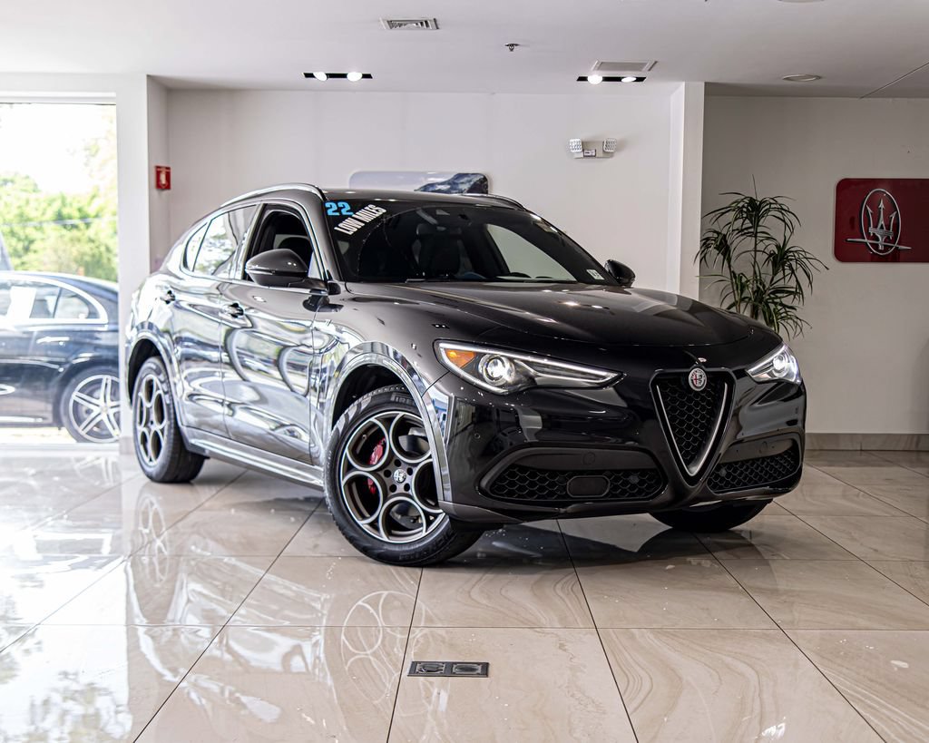 Used 2022 Alfa Romeo Stelvio Ti AWD/4WD image 5