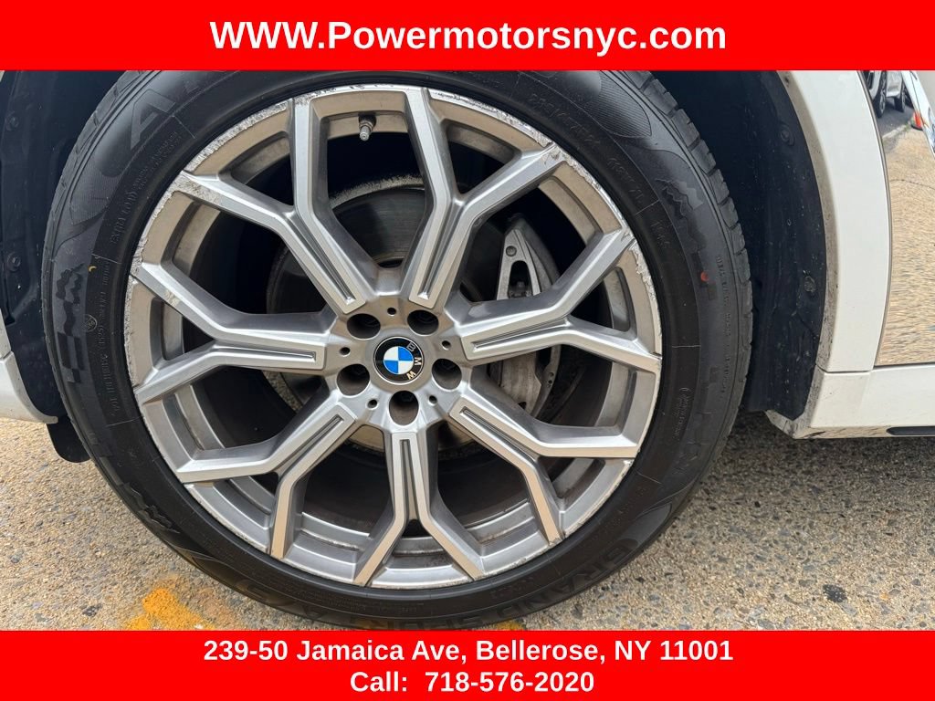 Used 2022 BMW X7 xDrive40i w/ Premium Package AWD/4WD image 16