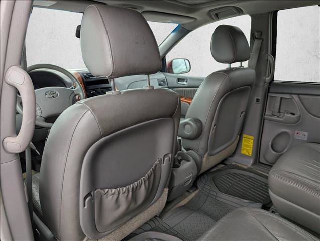 Used 2010 Toyota Sienna XLE FWD image 23