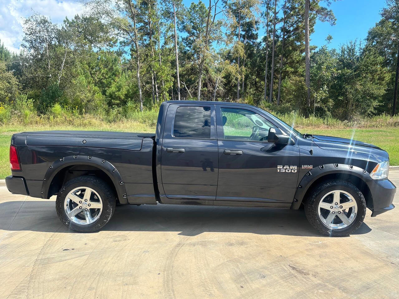 Used 2015 RAM 1500 Express image 3