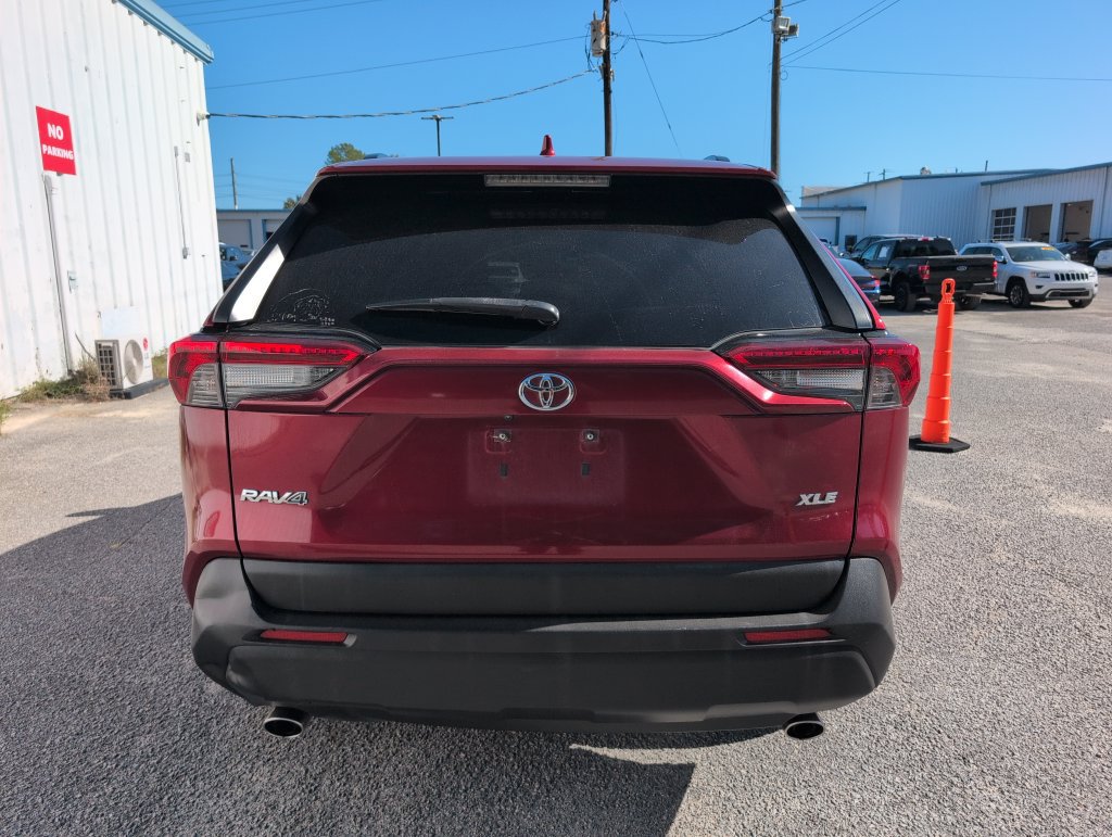 Used 2019 Toyota RAV4 XLE Premium w/ Cold Weather Package FWD image 7