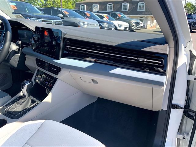Used 2025 Volkswagen Jetta SE w/ Sunroof Package FWD image 21