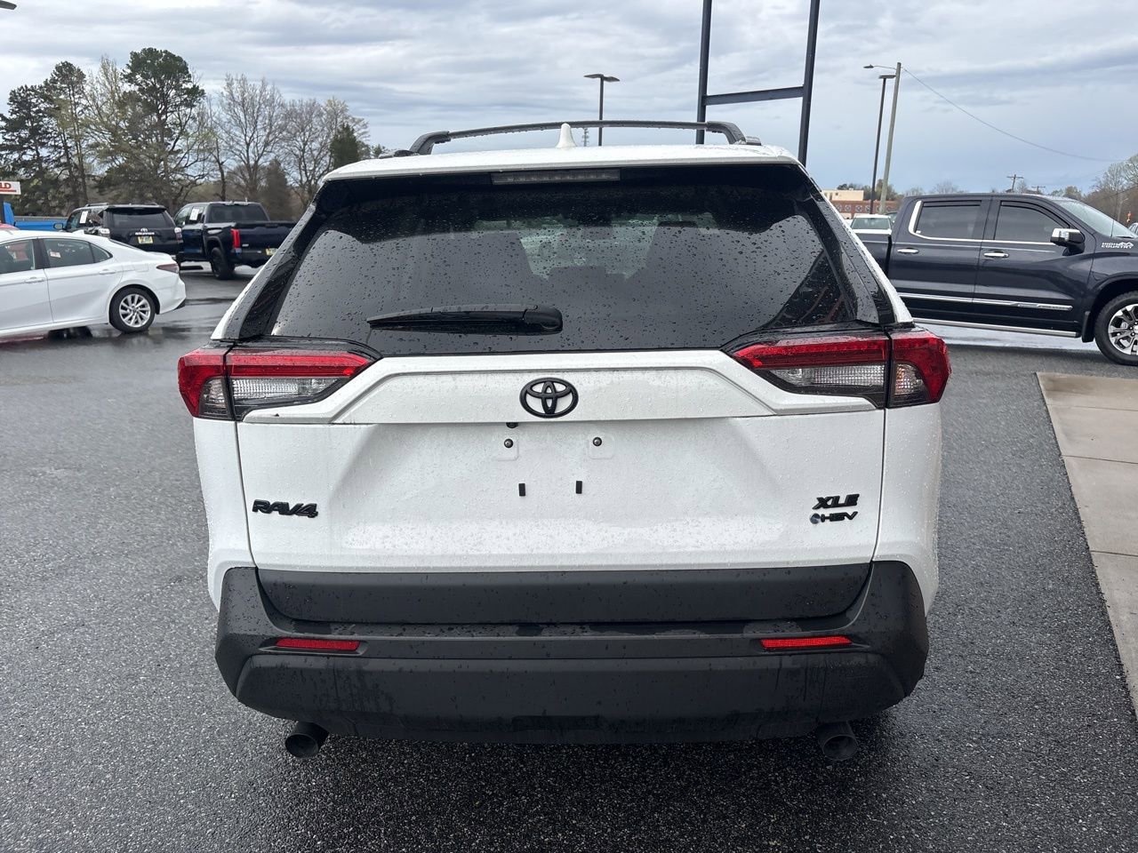 Used 2025 Toyota RAV4 XLE w/ Convenience Package image 7