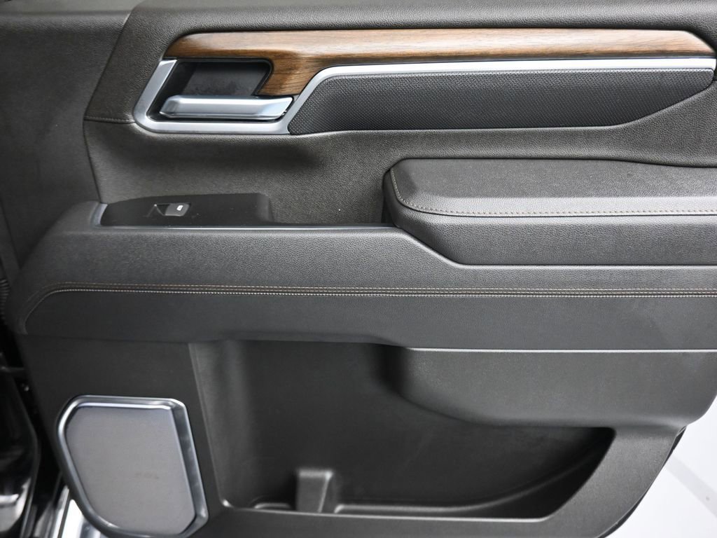 Used 2025 Chevrolet Silverado 2500 High Country image 46