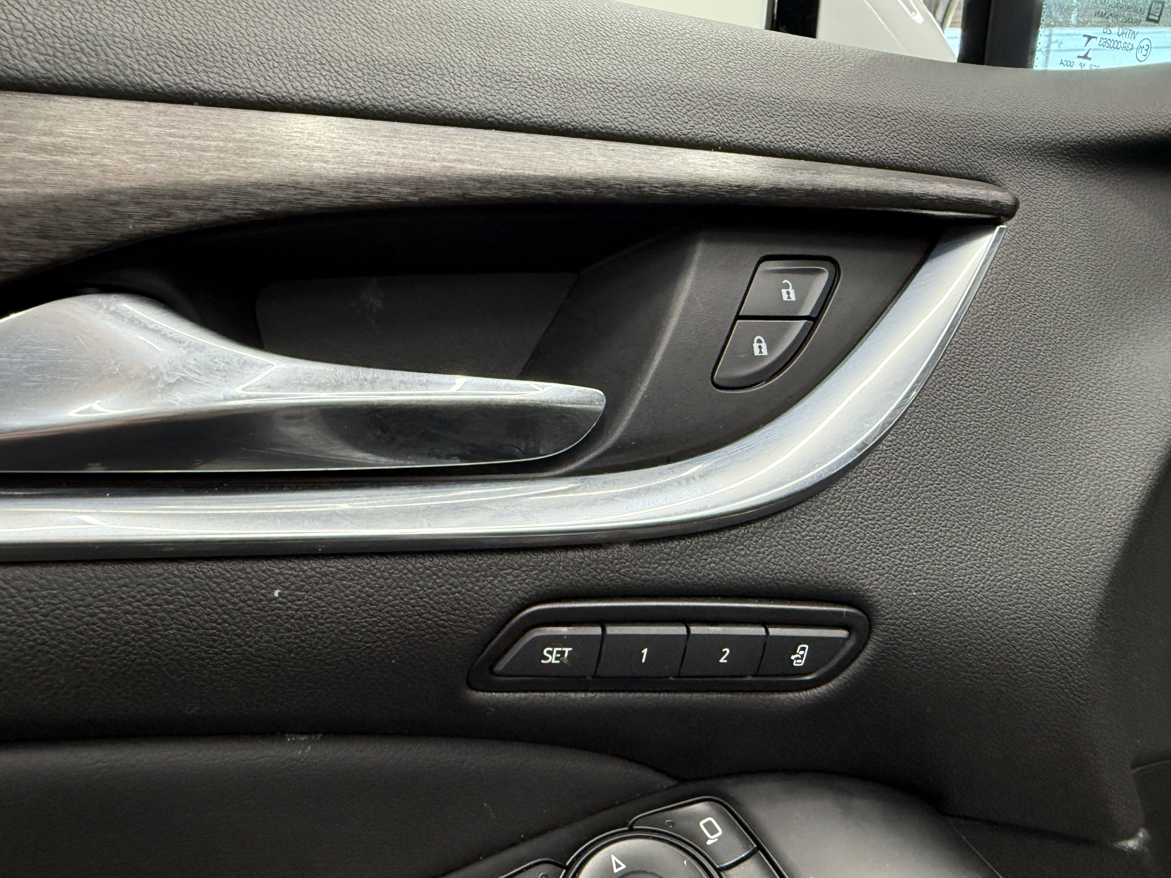 Used 2023 Buick Enclave Avenir image 12