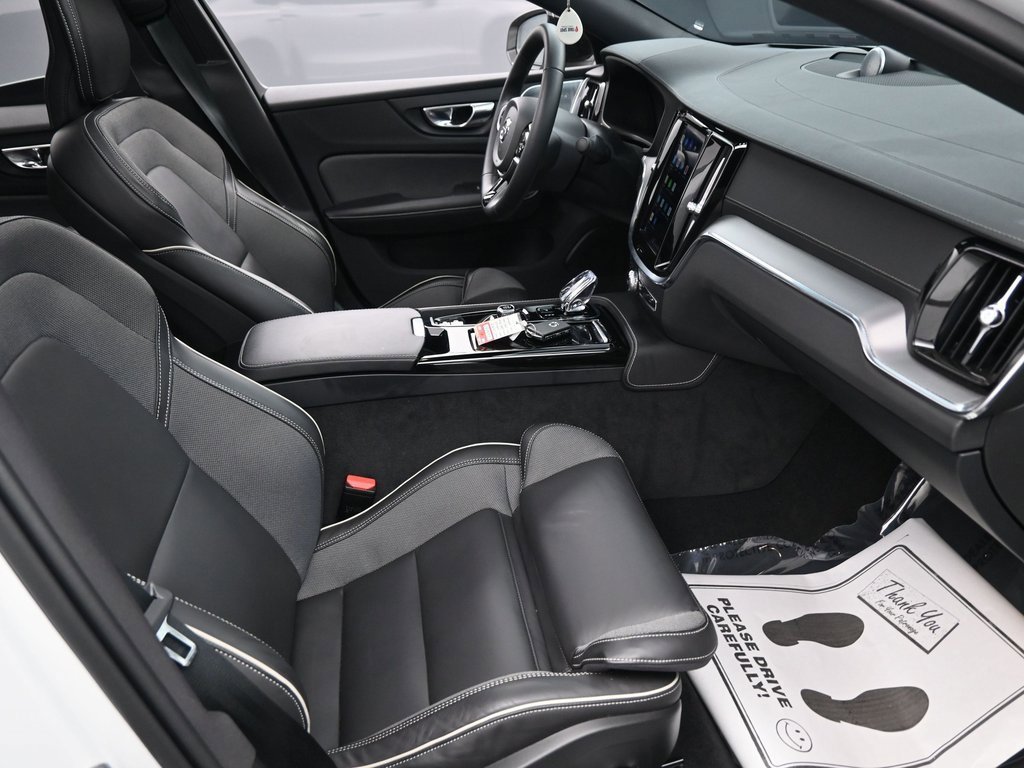 Used 2023 Volvo S60 T8 Ultimate image 33