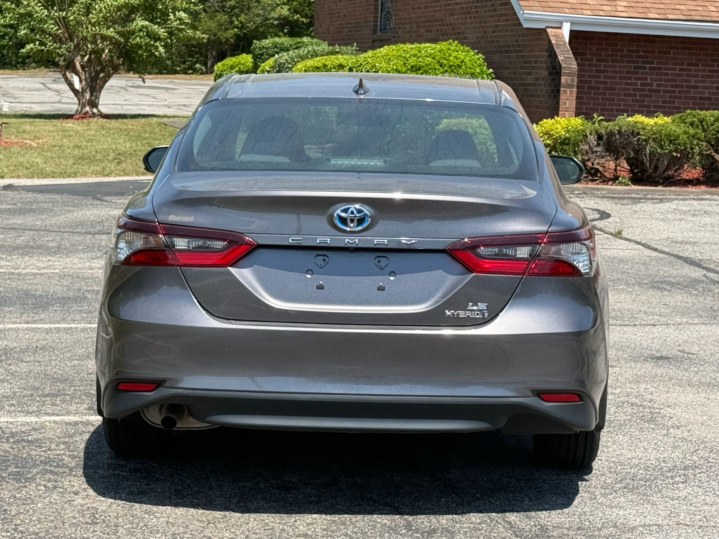 Used 2022 Toyota Camry LE FWD image 4