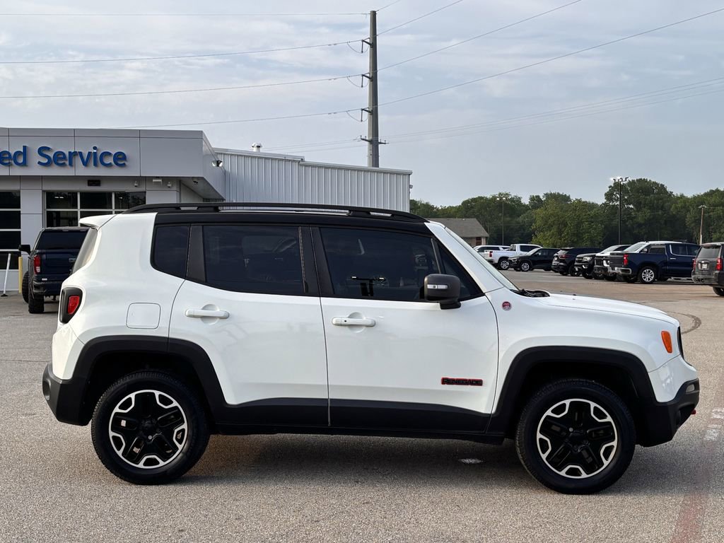 Used 2017 Jeep Renegade Trailhawk AWD/4WD image 3