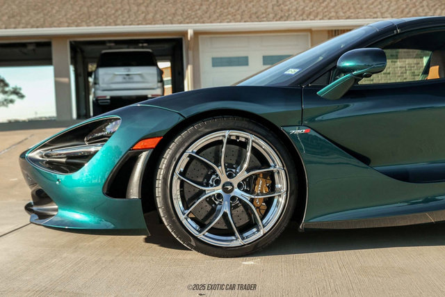 Used 2022 McLaren 720S Spider image 4