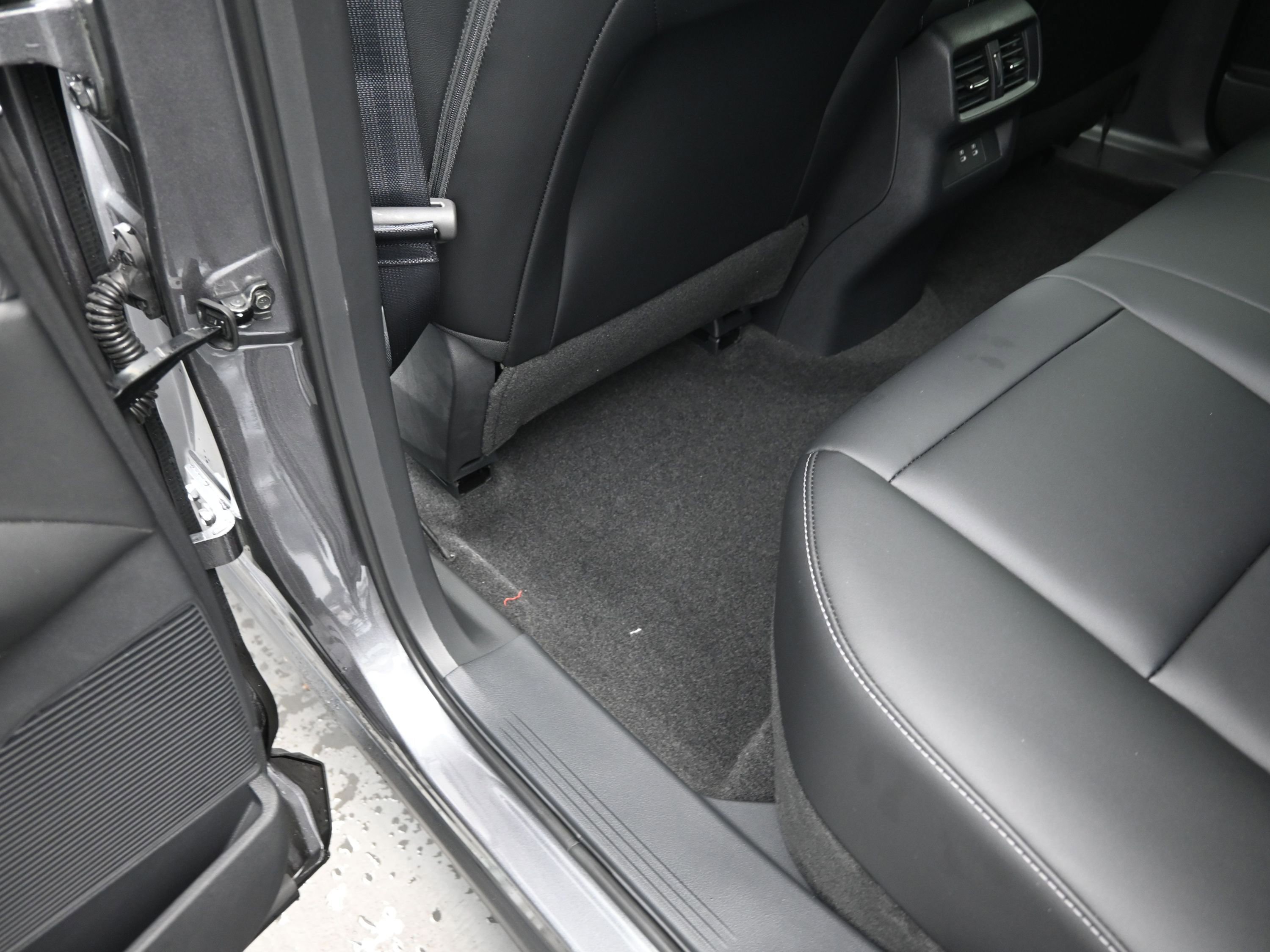 New 2025 Nissan Murano SV w/ Cargo Package image 16