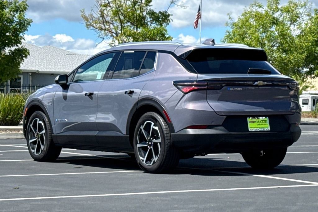 Used 2026 Chevrolet Equinox EV LT FWD image 3