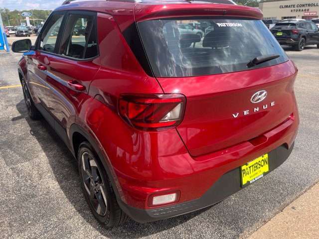 Used 2026 Hyundai Venue SEL FWD image 7