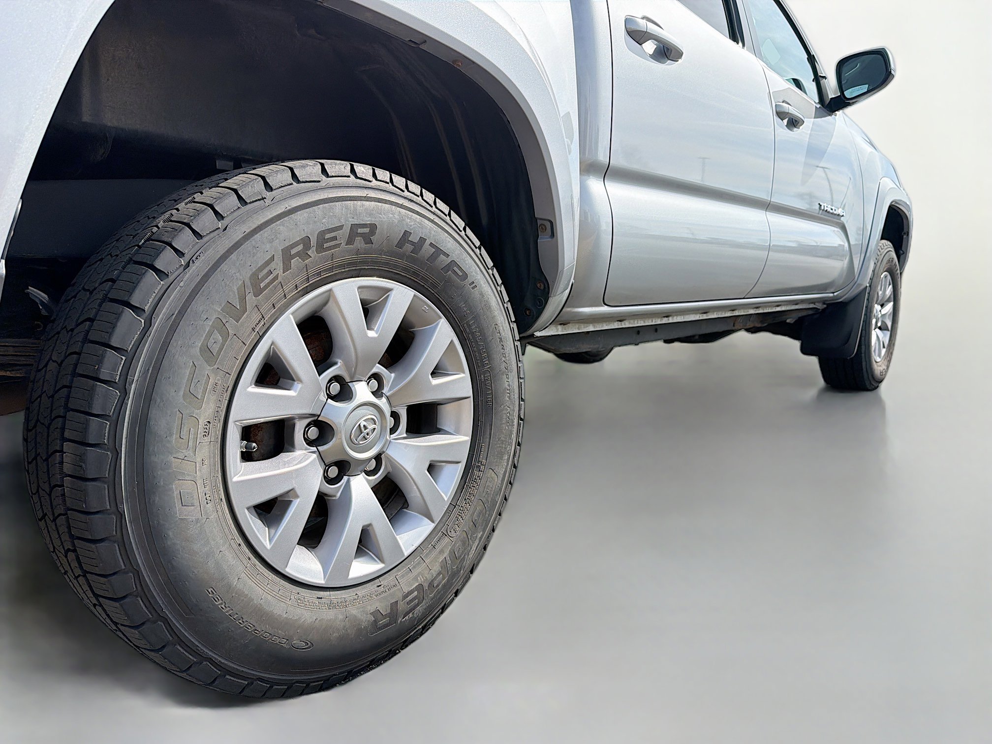 Used 2017 Toyota Tacoma SR5 w/ Tow Package image 14