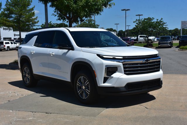 New 2026 Chevrolet Traverse LT w/ Driver Confidence Package AWD/4WD image 3