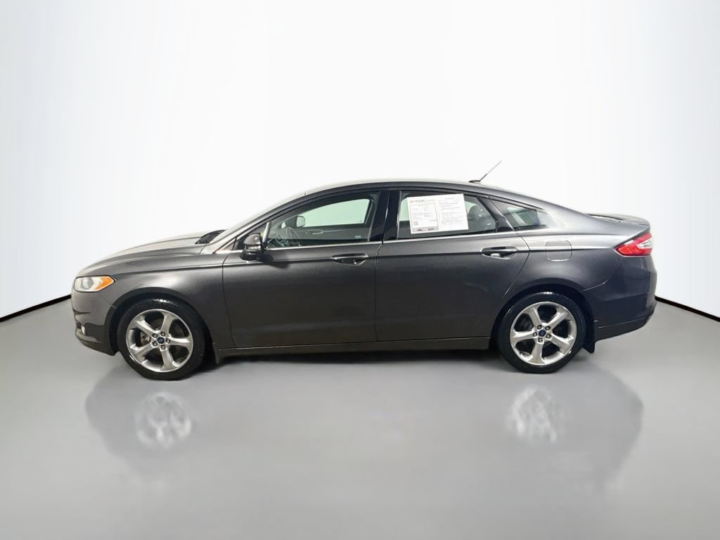 Used 2016 Ford Fusion SE w/ Equipment Group 201A FWD image 4