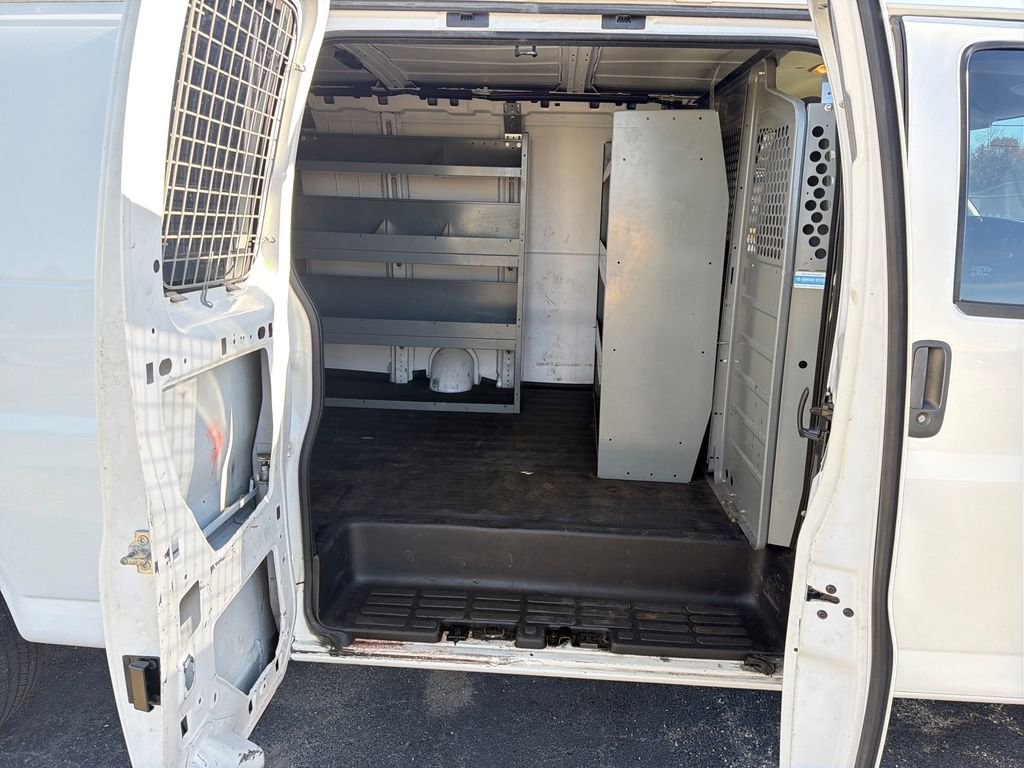 Used 2016 Chevrolet Express 3500 Extended image 22