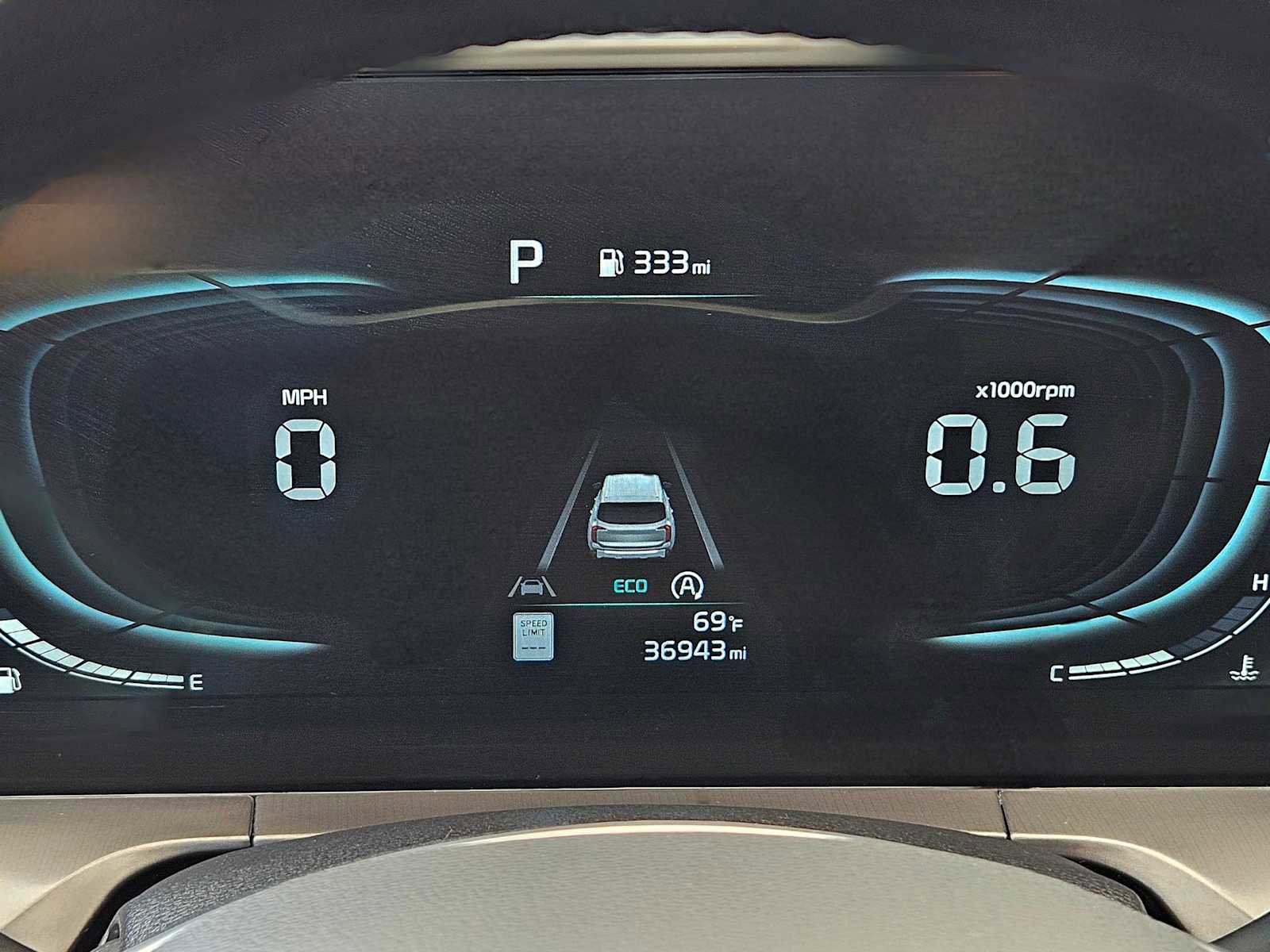 Used 2025 Kia Telluride S image 17