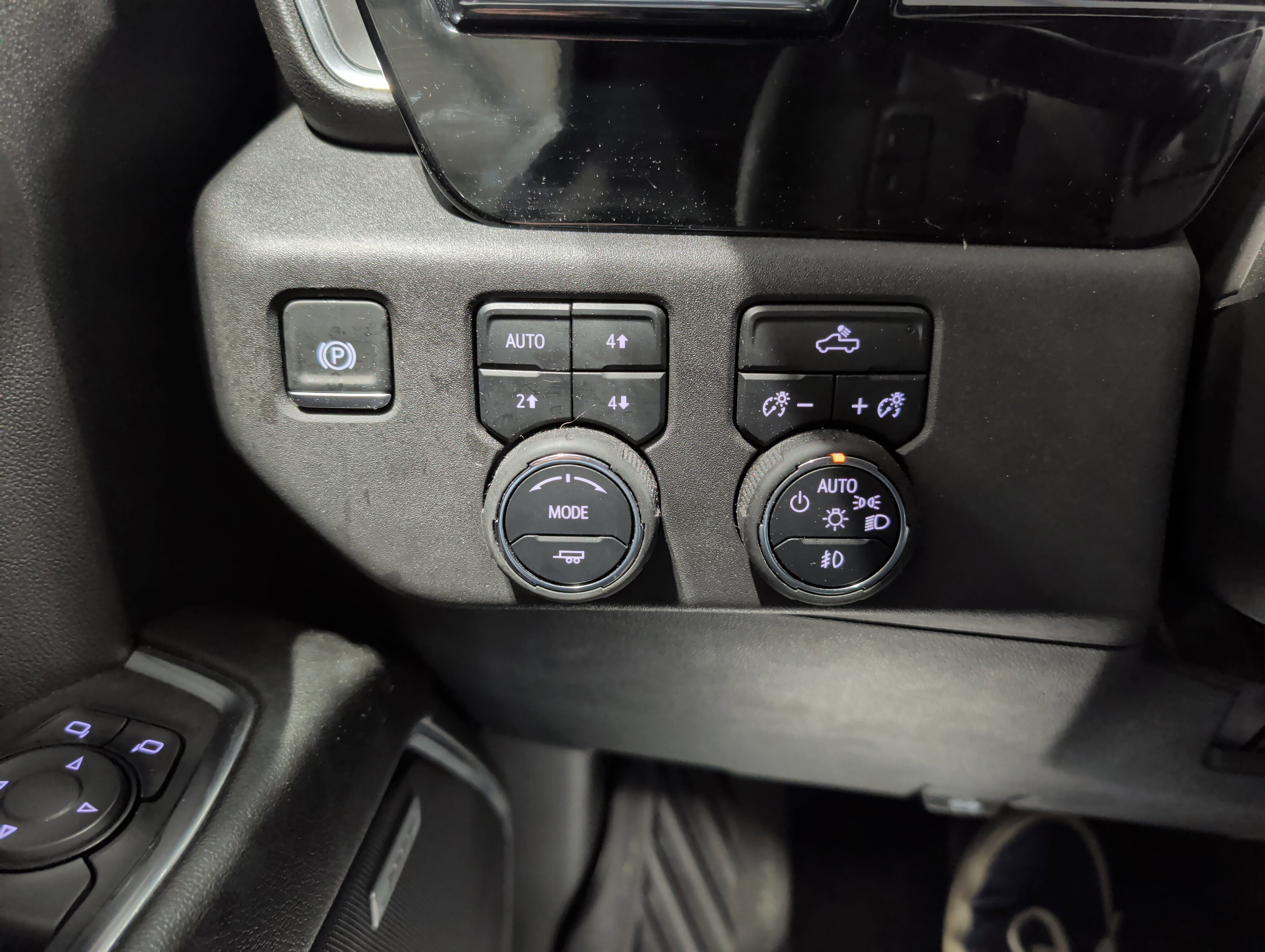 Used 2025 Chevrolet Silverado 1500 LT Trail Boss w/ Convenience Package II image 10