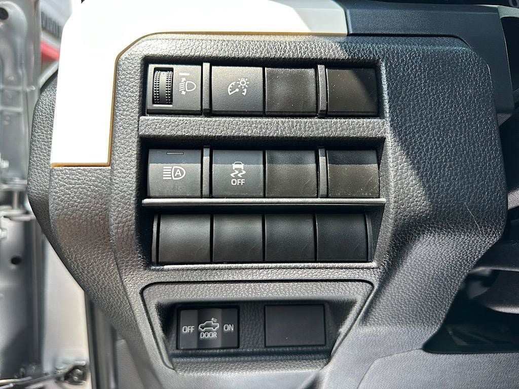 Certified 2024 Toyota Tacoma TRD Off-Road AWD/4WD image 20