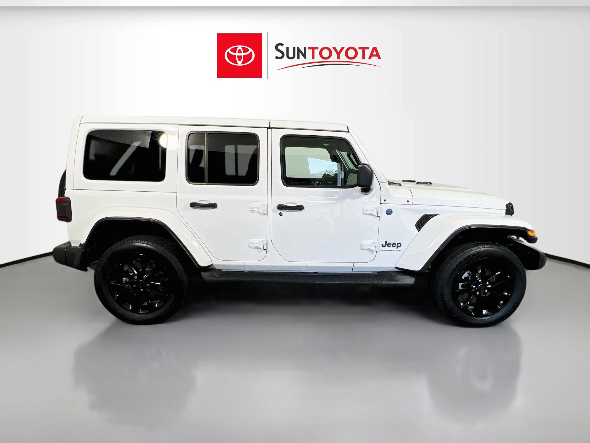 Used 2025 Jeep Wrangler Unlimited Sahara AWD/4WD image 2