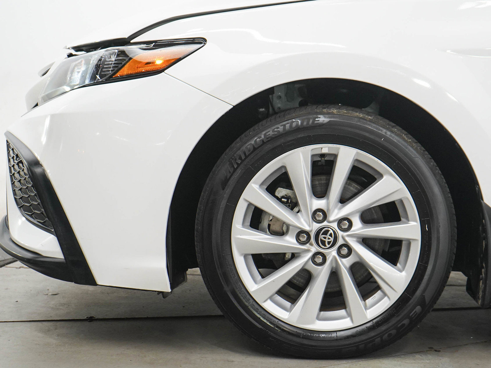 Used 2024 Toyota Camry SE FWD image 27