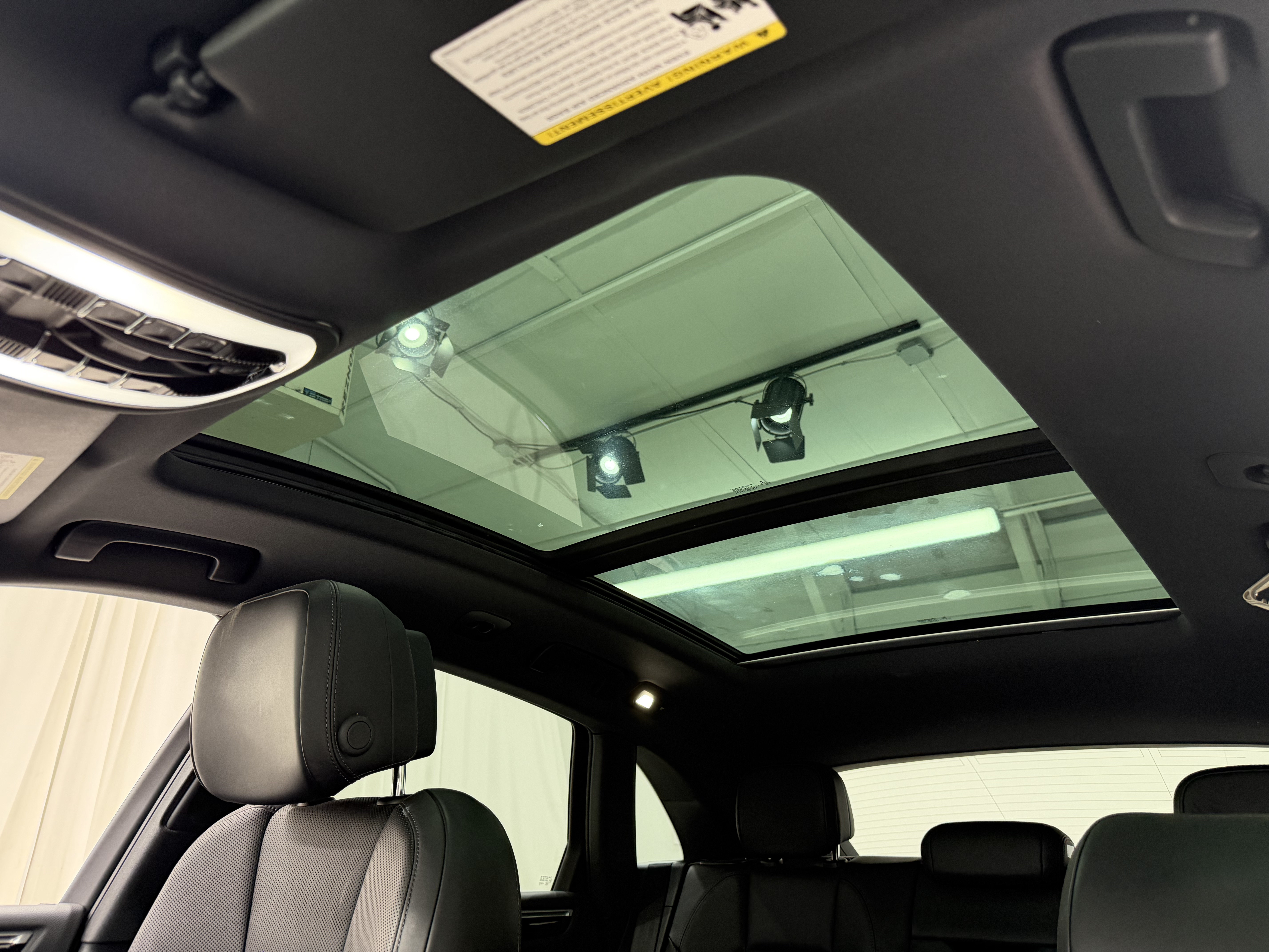 Certified 2018 Porsche Macan AWD/4WD image 34