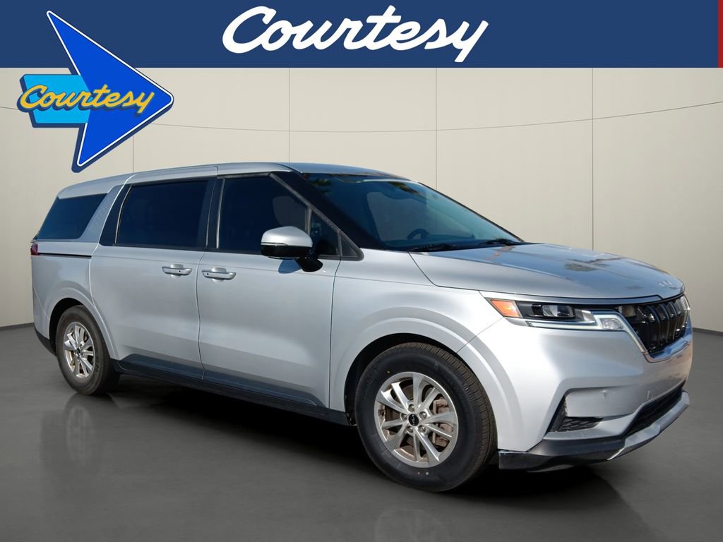 Used 2022 Kia Carnival LX image 1