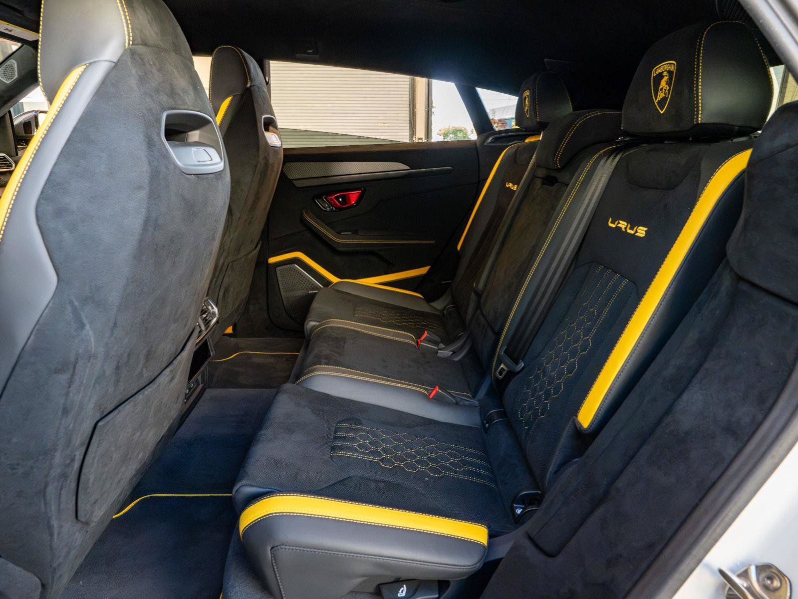Used 2024 Lamborghini Urus Performante AWD/4WD image 31