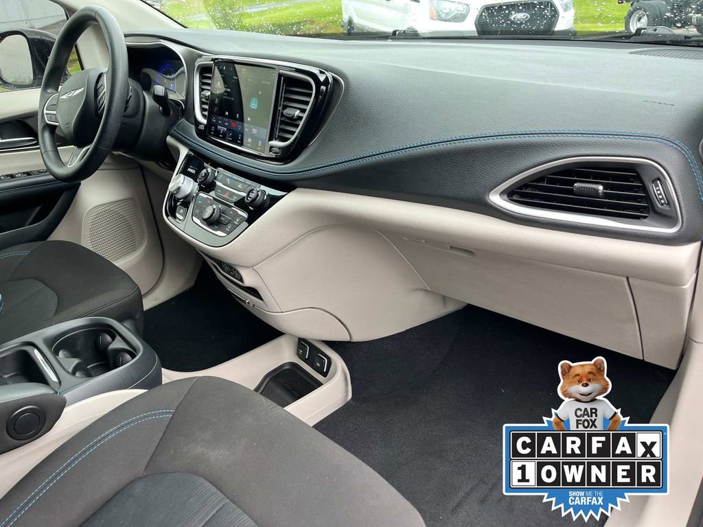 Used 2021 Chrysler Pacifica Touring image 23