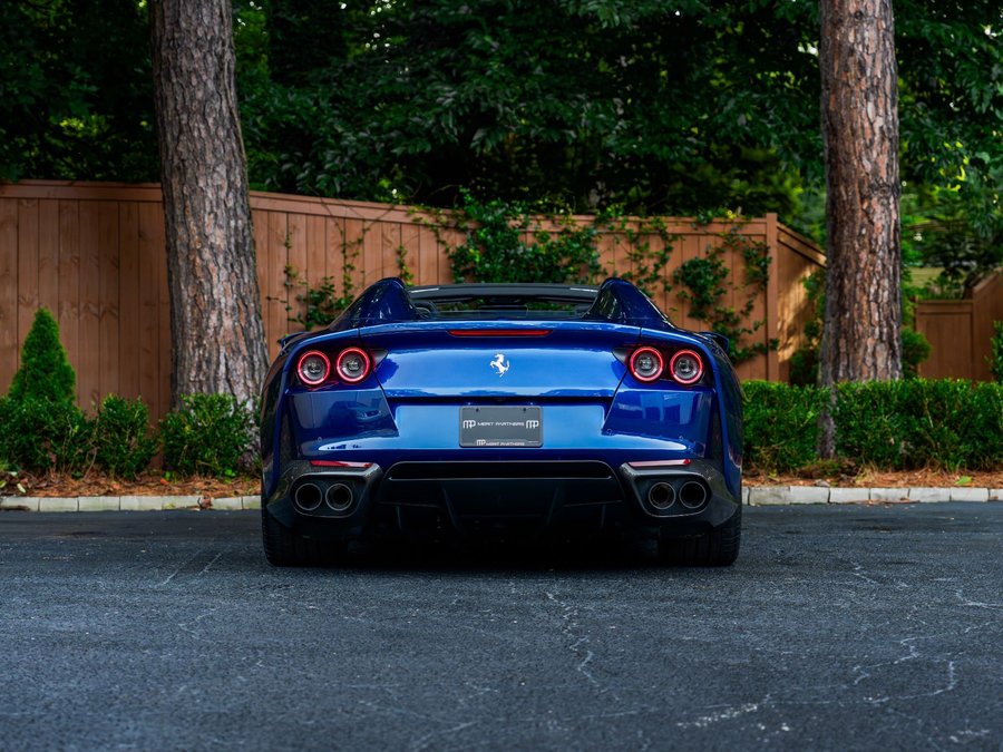 Used 2022 Ferrari 812 GTS RWD image 8