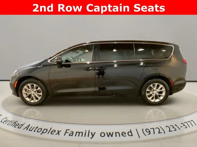 Used 2026 Chrysler Pacifica Limited FWD image 2