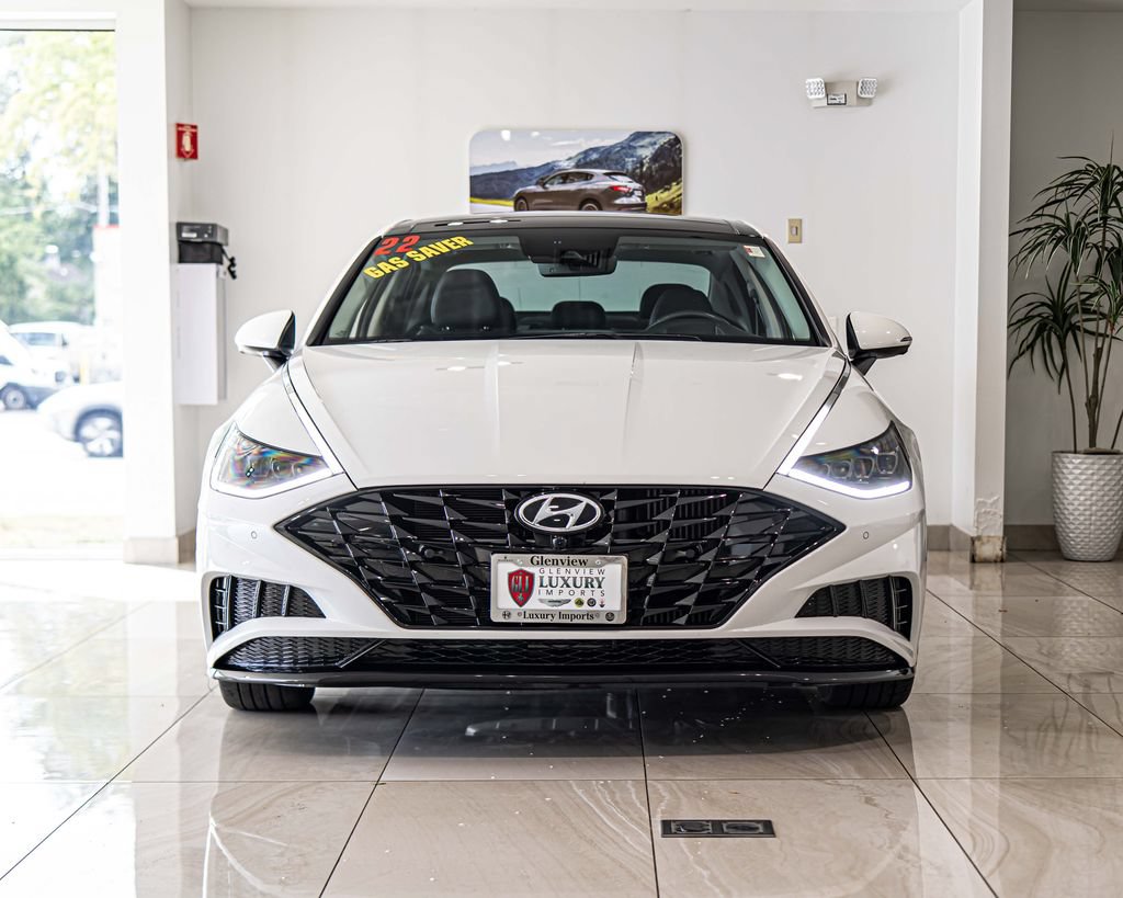 Used 2022 Hyundai Sonata Limited w/ Cargo Package FWD image 2